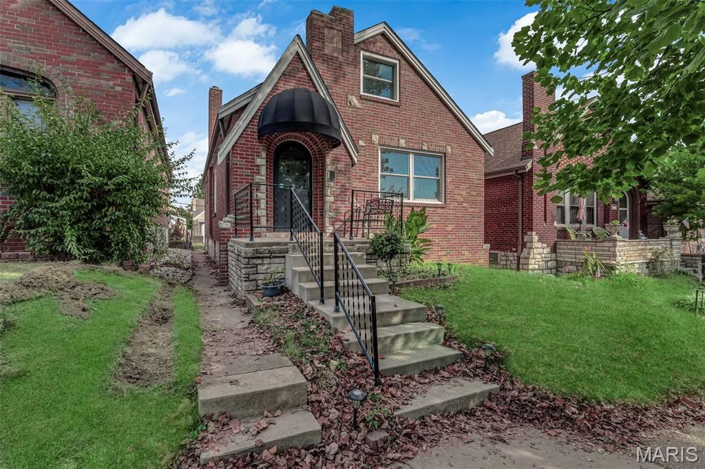 4035 Fairview Avenue, St Louis, MO 63116