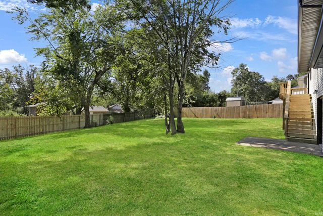 7455 Oakpark Drive, Newburgh, IN 47630