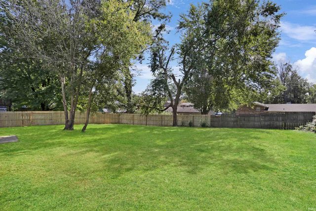 7455 Oakpark Drive, Newburgh, IN 47630