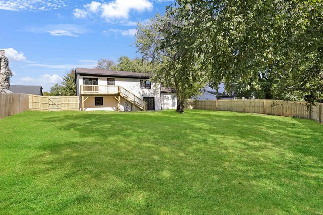 7455 Oakpark Drive, Newburgh, IN 47630