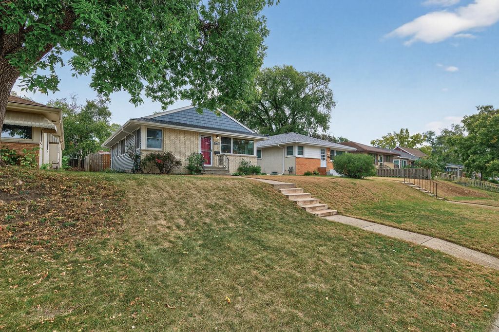 3728 Regent Avenue N, Robbinsdale, MN 55422