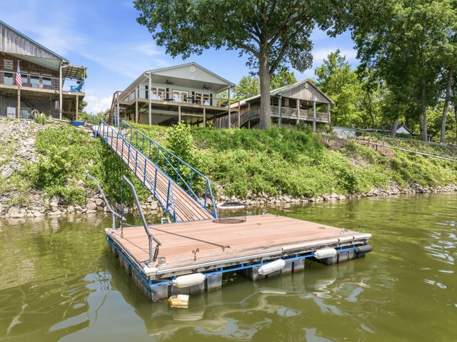 1728 Yarbro Landing Ln, Decaturville, TN 38329