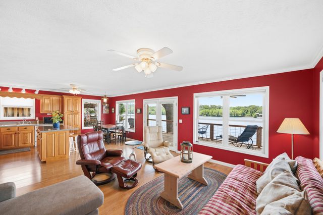 1728 Yarbro Landing Ln, Decaturville, TN 38329
