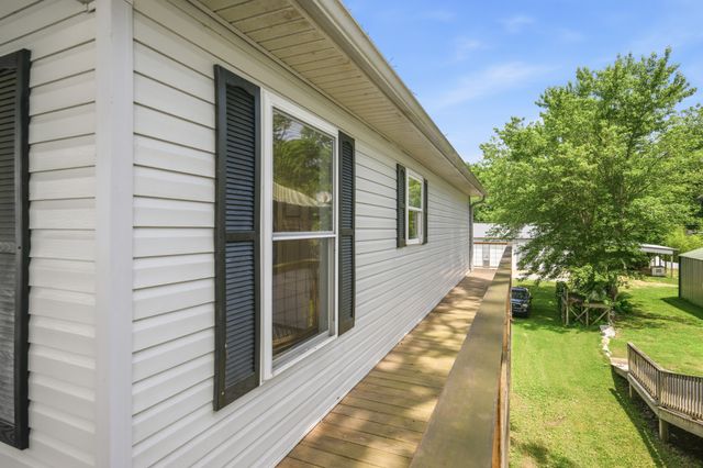 1728 Yarbro Landing Ln, Decaturville, TN 38329