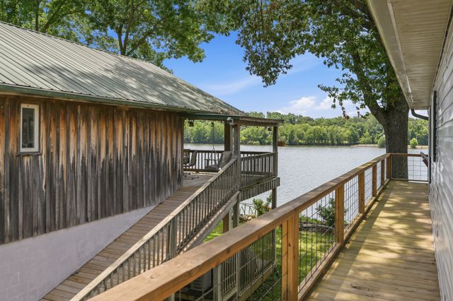 1728 Yarbro Landing Ln, Decaturville, TN 38329