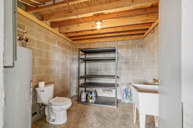 1728 Yarbro Landing Ln, Decaturville, TN 38329