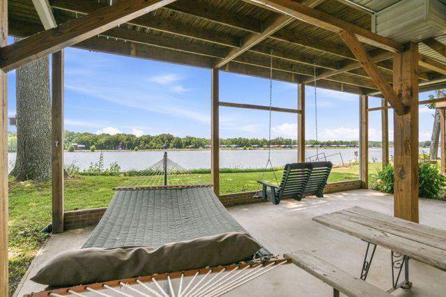 1728 Yarbro Landing Ln, Decaturville, TN 38329