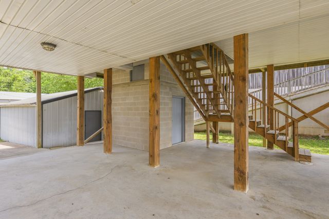 1728 Yarbro Landing Ln, Decaturville, TN 38329
