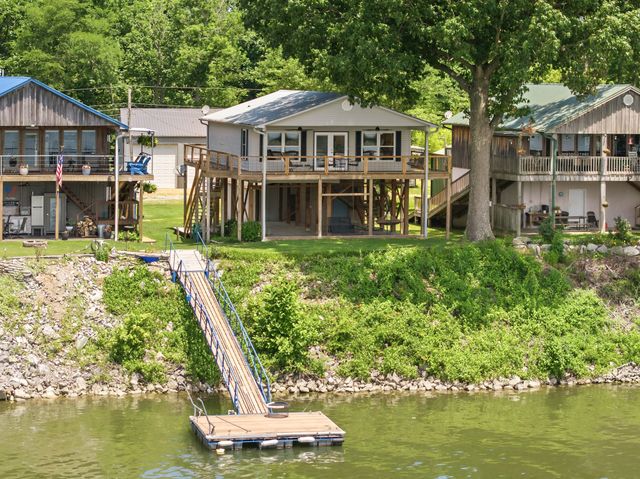 1728 Yarbro Landing Ln, Decaturville, TN 38329