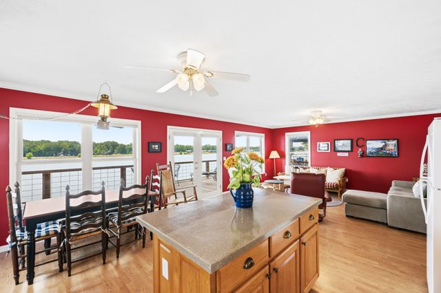 1728 Yarbro Landing Ln, Decaturville, TN 38329