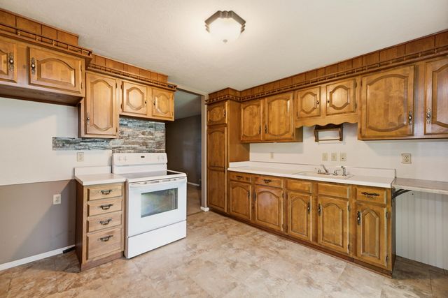 4533 S OAK AVE, Wichita, KS 67217