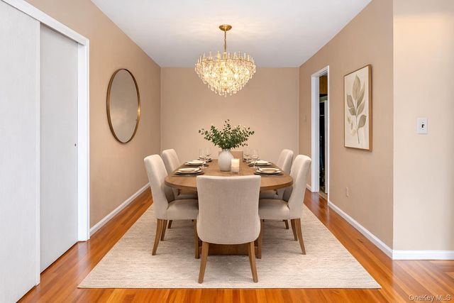 124 S Park Ave 2-S, Rockville Centre, NY 11570