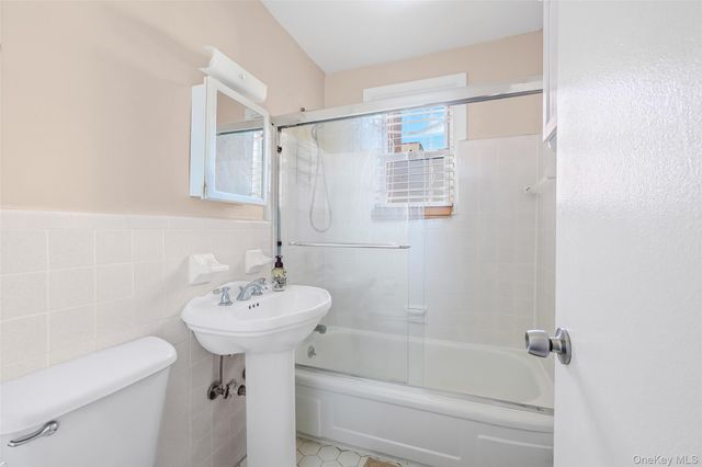 124 S Park Ave 2-S, Rockville Centre, NY 11570