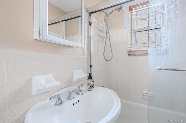 124 S Park Ave 2-S, Rockville Centre, NY 11570