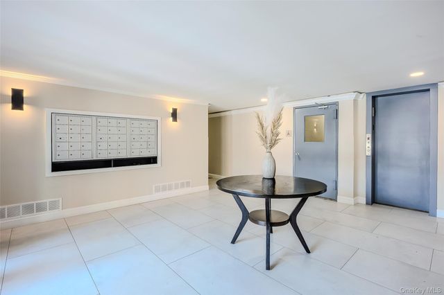 124 S Park Ave 2-S, Rockville Centre, NY 11570