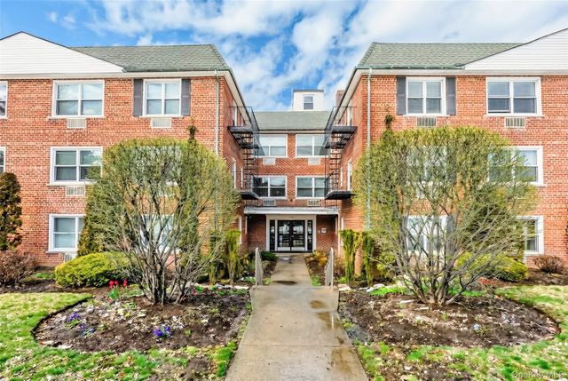 124 S Park Ave 2-S, Rockville Centre, NY 11570