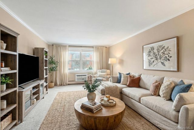 124 S Park Ave 2-S, Rockville Centre, NY 11570