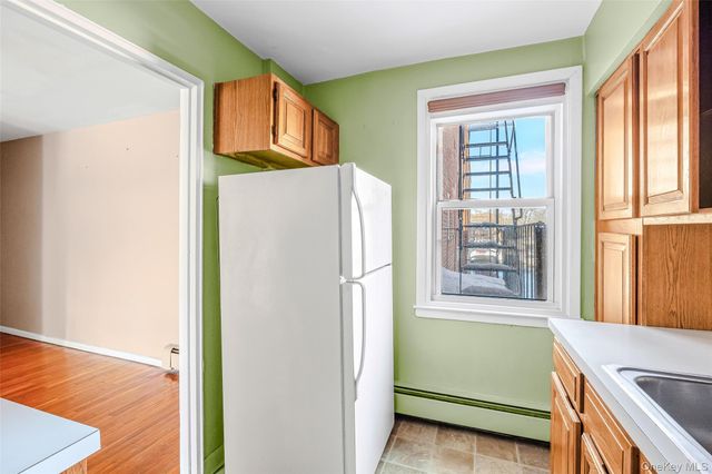 124 S Park Ave 2-S, Rockville Centre, NY 11570