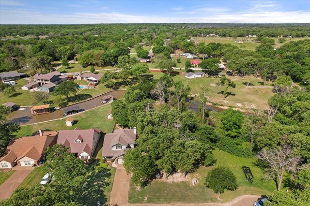 134 Stephanie Court, Kemp, TX 75143