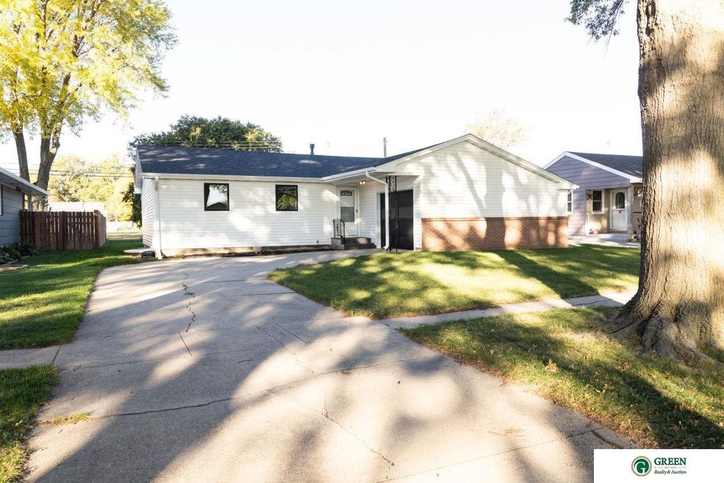 37 Edison Avenue, York, NE 68467
