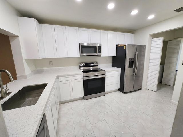 903 NW 79th Terrace, Plantation, FL 33324