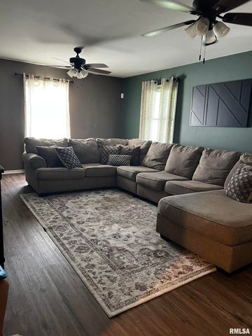 1904 E SANGAMON Avenue, Springfield, IL 62702