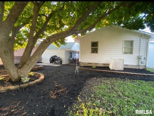 1904 E SANGAMON Avenue, Springfield, IL 62702