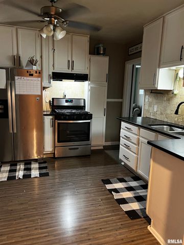 1904 E SANGAMON Avenue, Springfield, IL 62702