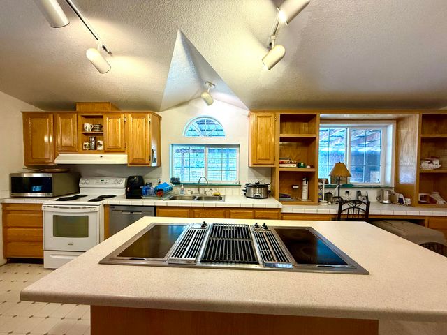 370 Highway 422, Chiloquin, OR 97624