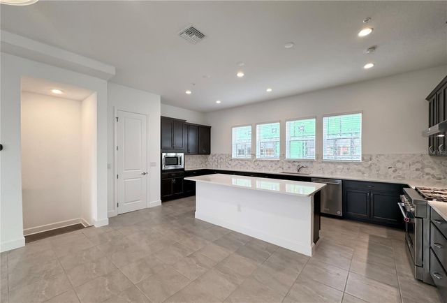 2046 PACKING DISTRICT WAY, Orlando, FL 32804