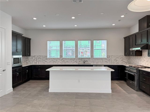 2046 PACKING DISTRICT WAY, Orlando, FL 32804