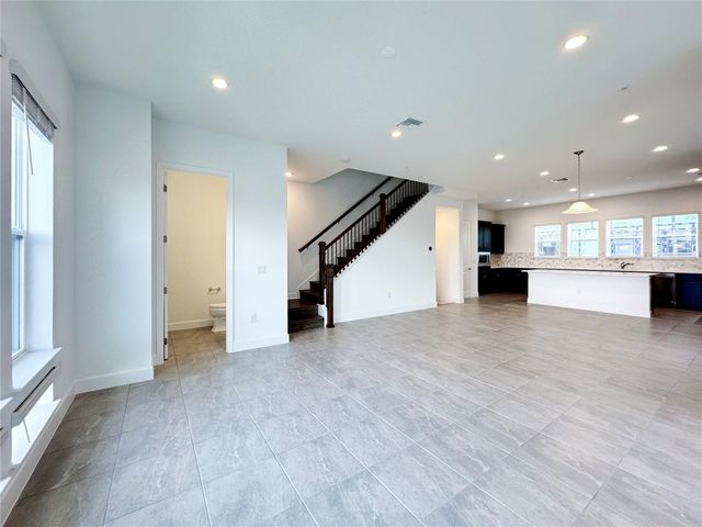 2046 PACKING DISTRICT WAY, Orlando, FL 32804