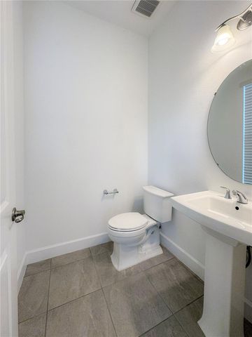 2046 PACKING DISTRICT WAY, Orlando, FL 32804