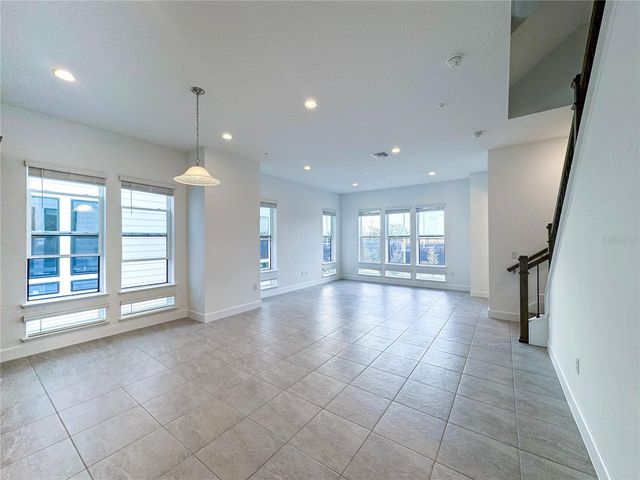 2046 PACKING DISTRICT WAY, Orlando, FL 32804