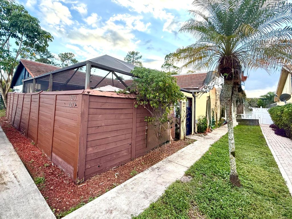 1275 Periwinkle Place, Wellington, FL 33414