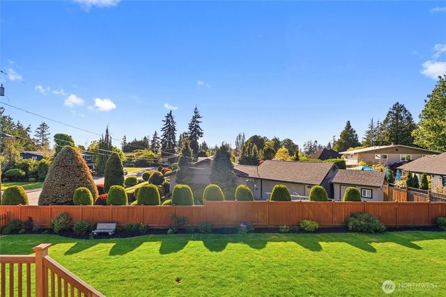 841 Brookmere Drive, Edmonds, WA 98020