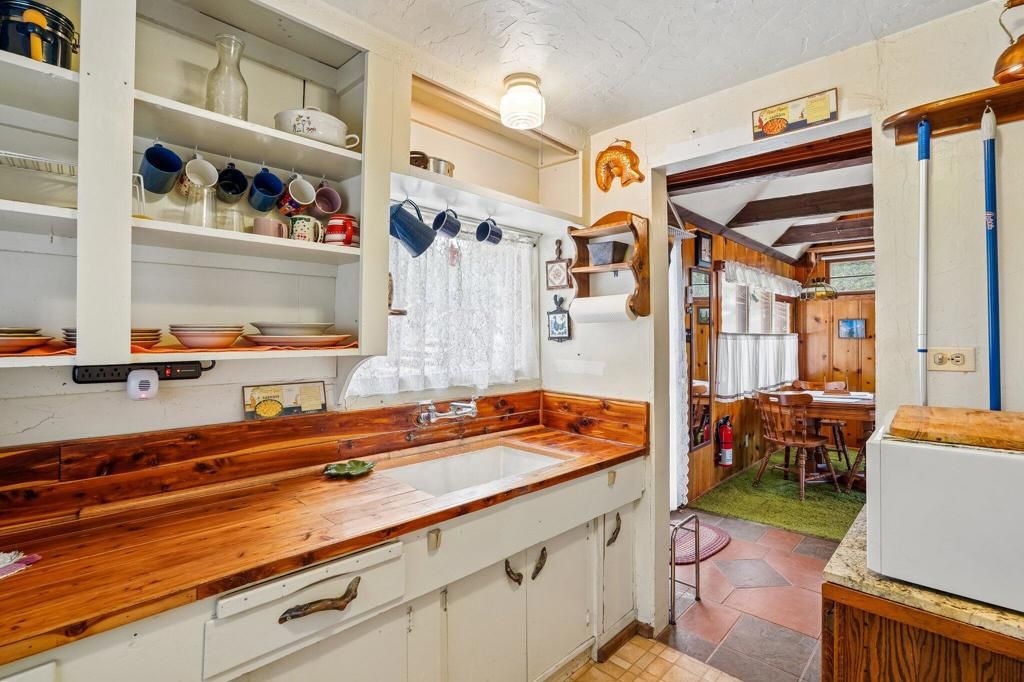 Image 13 of property listing at 24765 Schaffer Drive, Idyllwild, CA 92549