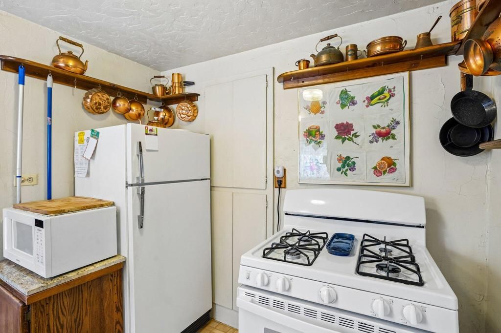 Image 14 of property listing at 24765 Schaffer Drive, Idyllwild, CA 92549