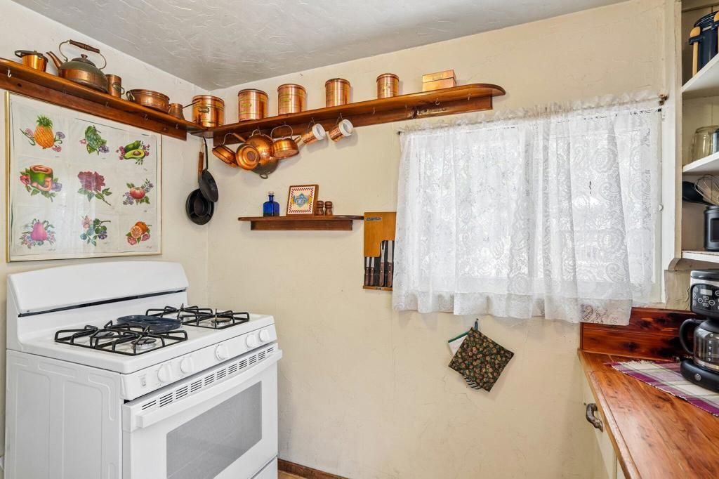Image 15 of property listing at 24765 Schaffer Drive, Idyllwild, CA 92549