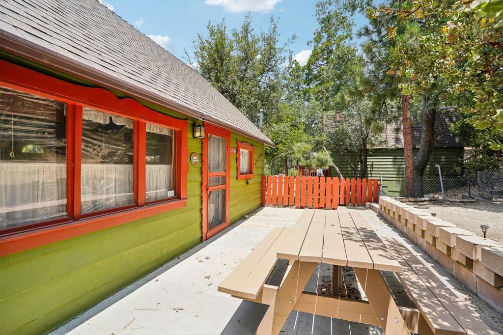 Image 2 of property listing at 24765 Schaffer Drive, Idyllwild, CA 92549