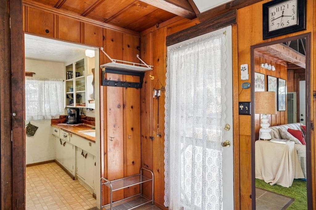 Image 3 of property listing at 24765 Schaffer Drive, Idyllwild, CA 92549