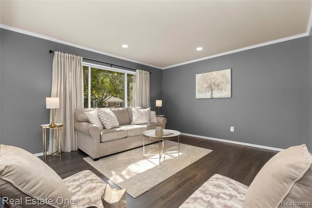 5011 Thorncroft Avenue, Royal Oak, MI 48073