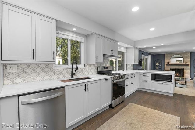 5011 Thorncroft Avenue, Royal Oak, MI 48073