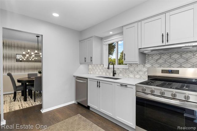5011 Thorncroft Avenue, Royal Oak, MI 48073