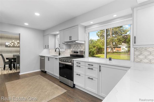 5011 Thorncroft Avenue, Royal Oak, MI 48073