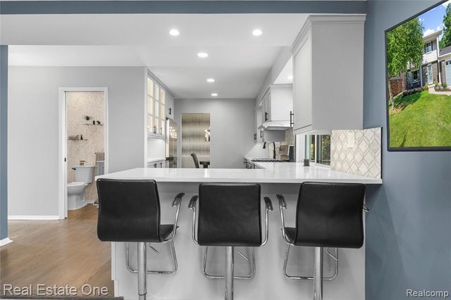 5011 Thorncroft Avenue, Royal Oak, MI 48073
