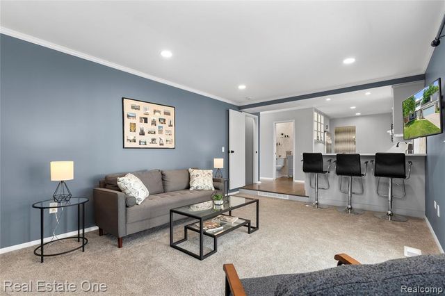 5011 Thorncroft Avenue, Royal Oak, MI 48073
