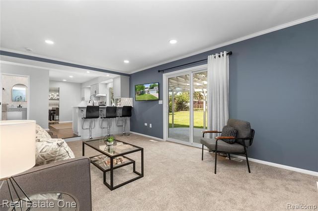 5011 Thorncroft Avenue, Royal Oak, MI 48073