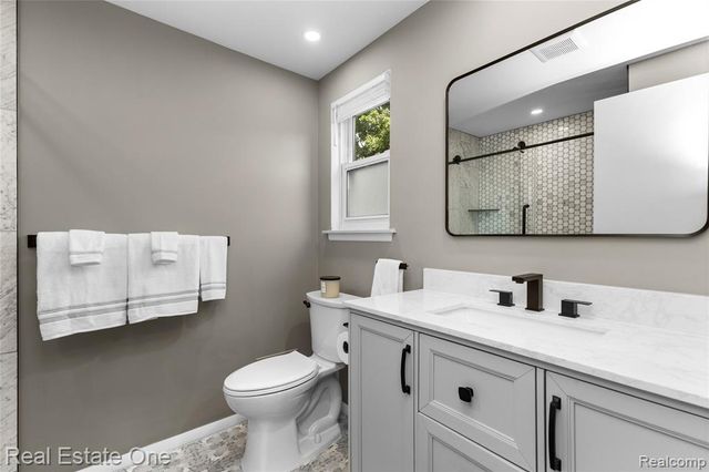 5011 Thorncroft Avenue, Royal Oak, MI 48073