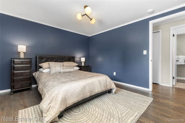5011 Thorncroft Avenue, Royal Oak, MI 48073